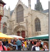Josselin's street market and Basilique Notre Dame